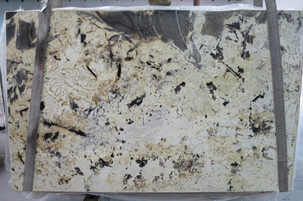 Luz De Oro Granite Full Slab